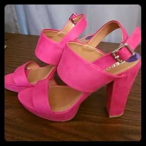 Brand New! Report Platform Fuschia Shoes, size 8.5